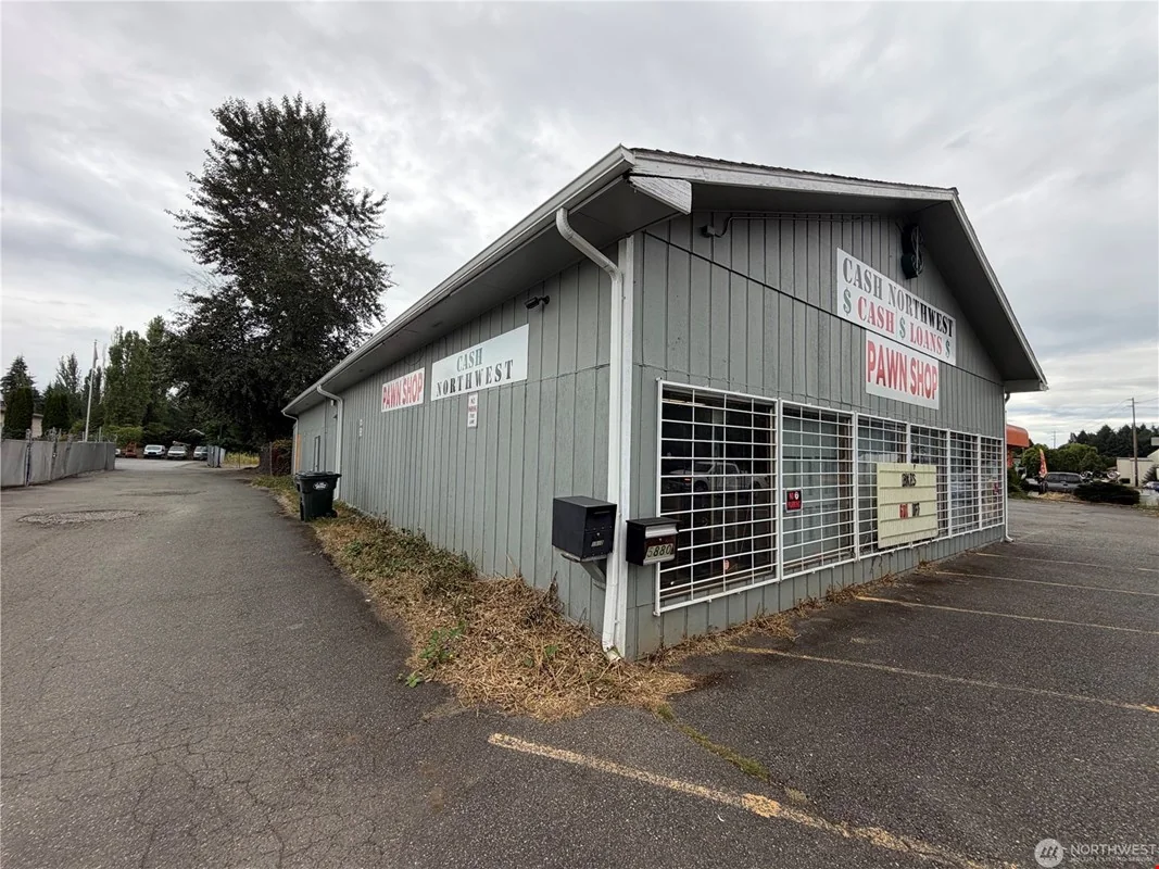 Freestanding Building in High-Traffic Corridor — Sale in Lacey, WA, photo 1 of 6
