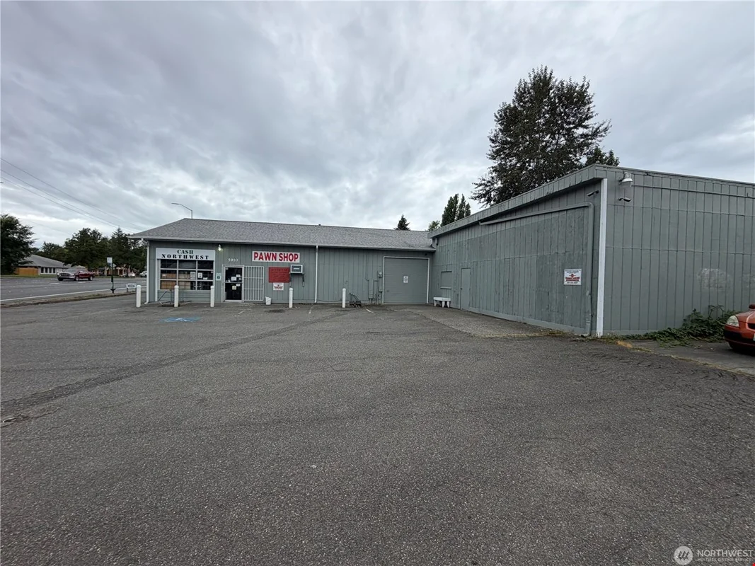 Freestanding Building in High-Traffic Corridor — Sale in Lacey, WA, photo 5 of 6