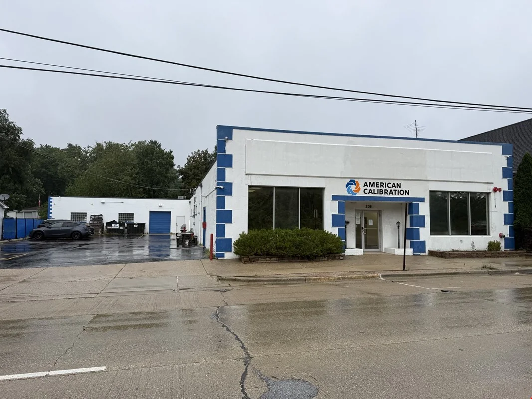 A lab/office building with $90,000 in annual base rent — Sale in Fox River Grove, IL, photo 8 of 8