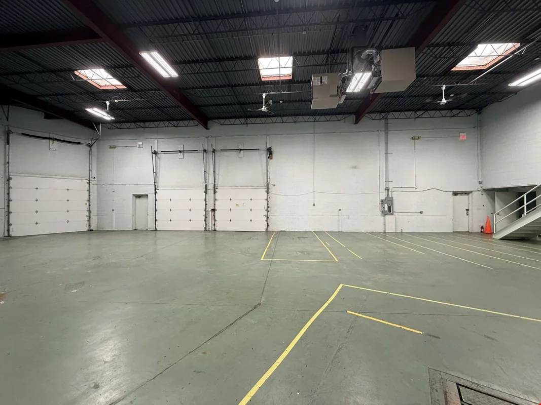 Load under roof: the truck pulls inside the building — Lease in Libertyville, IL, photo 6 of 8