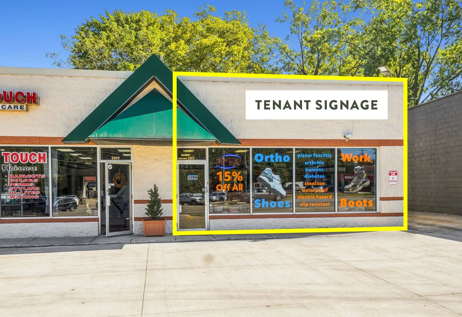 1,250 SF Retail Endcap For Lease — Lease in Parma, OH, photo 2 of 5