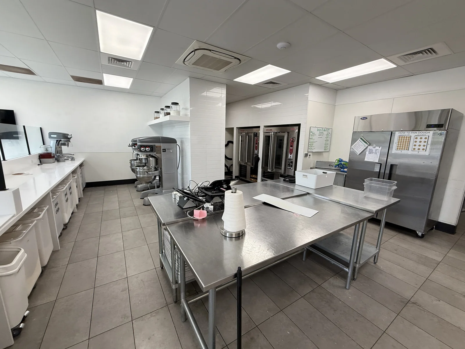 High Profile 1,460 SF Former Bakery Available — Lease in Lakewood, OH, photo 6 of 8