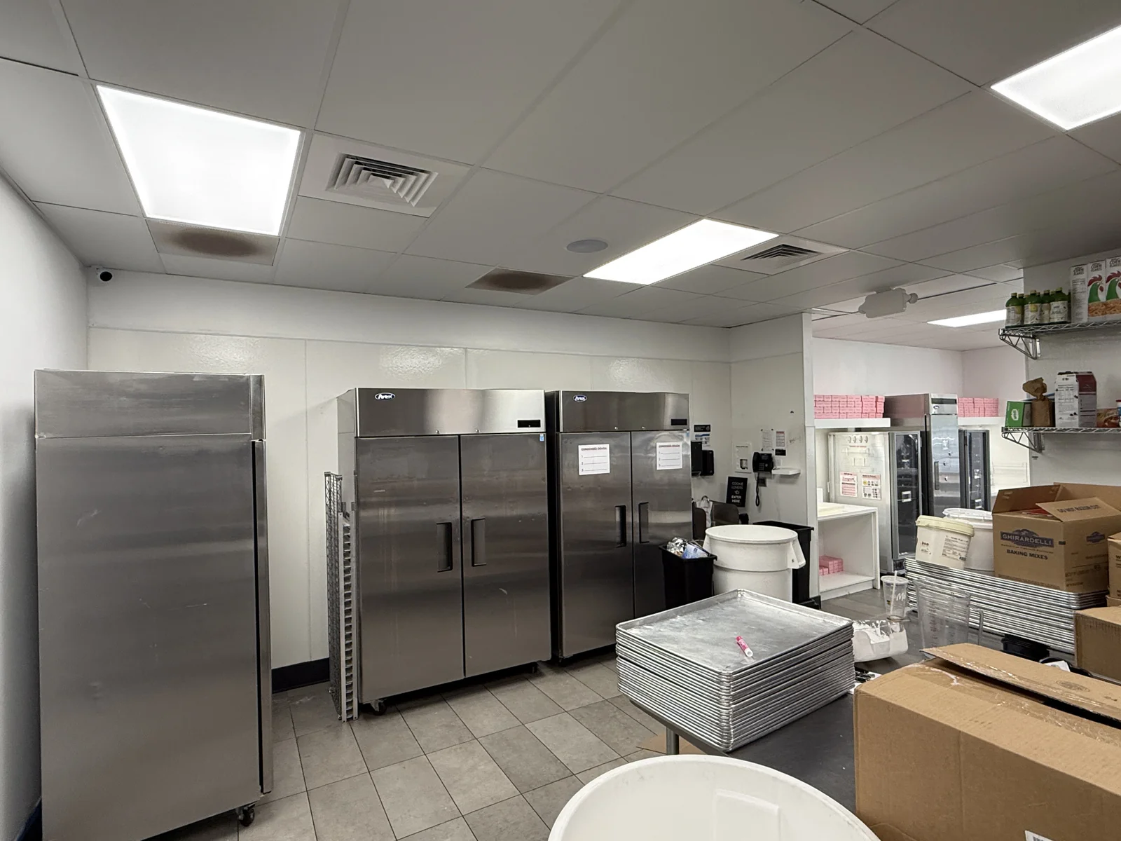 High Profile 1,460 SF Former Bakery Available — Lease in Lakewood, OH, photo 7 of 8
