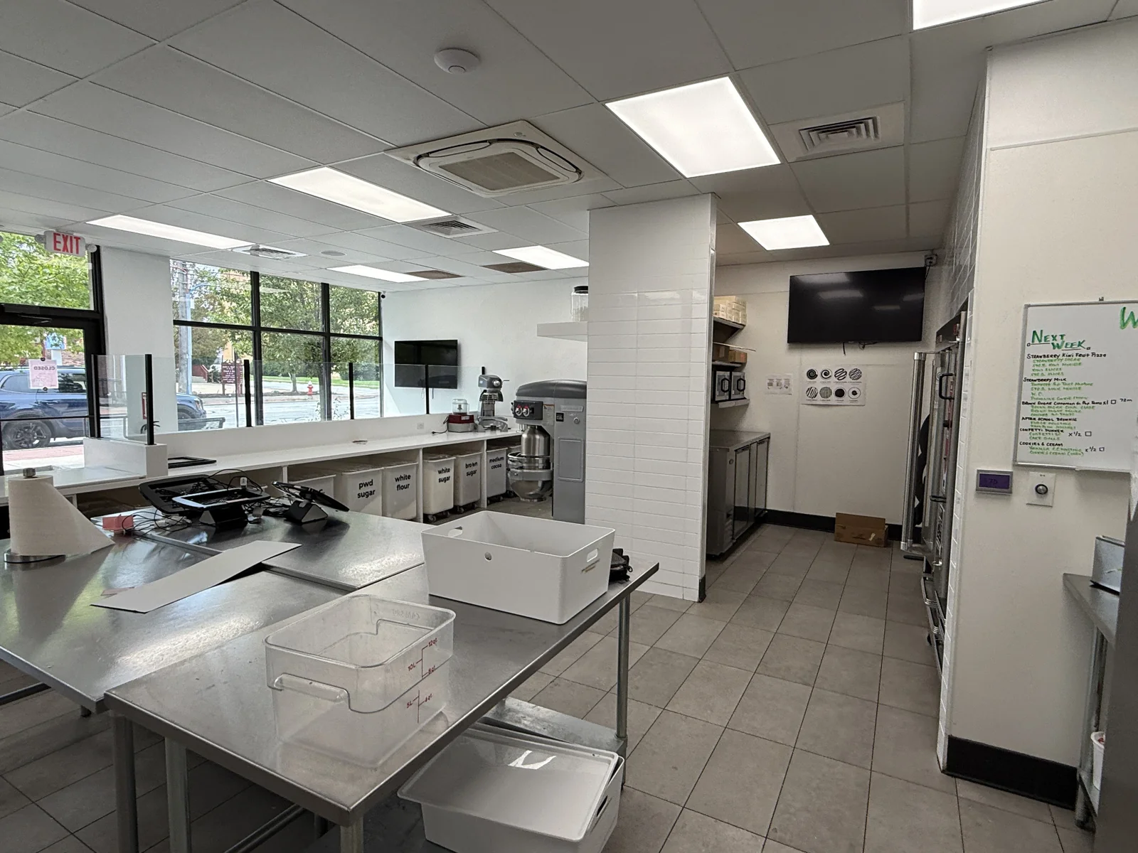 High Profile 1,460 SF Former Bakery Available — Lease in Lakewood, OH, photo 8 of 8