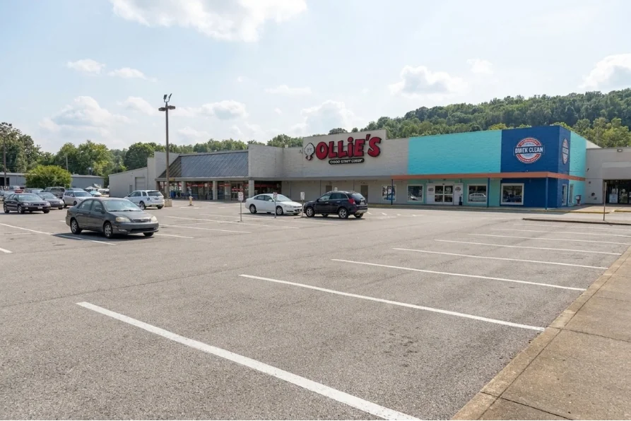 793 River Run Centre — Sale in Coshocton, OH, photo 1 of 3