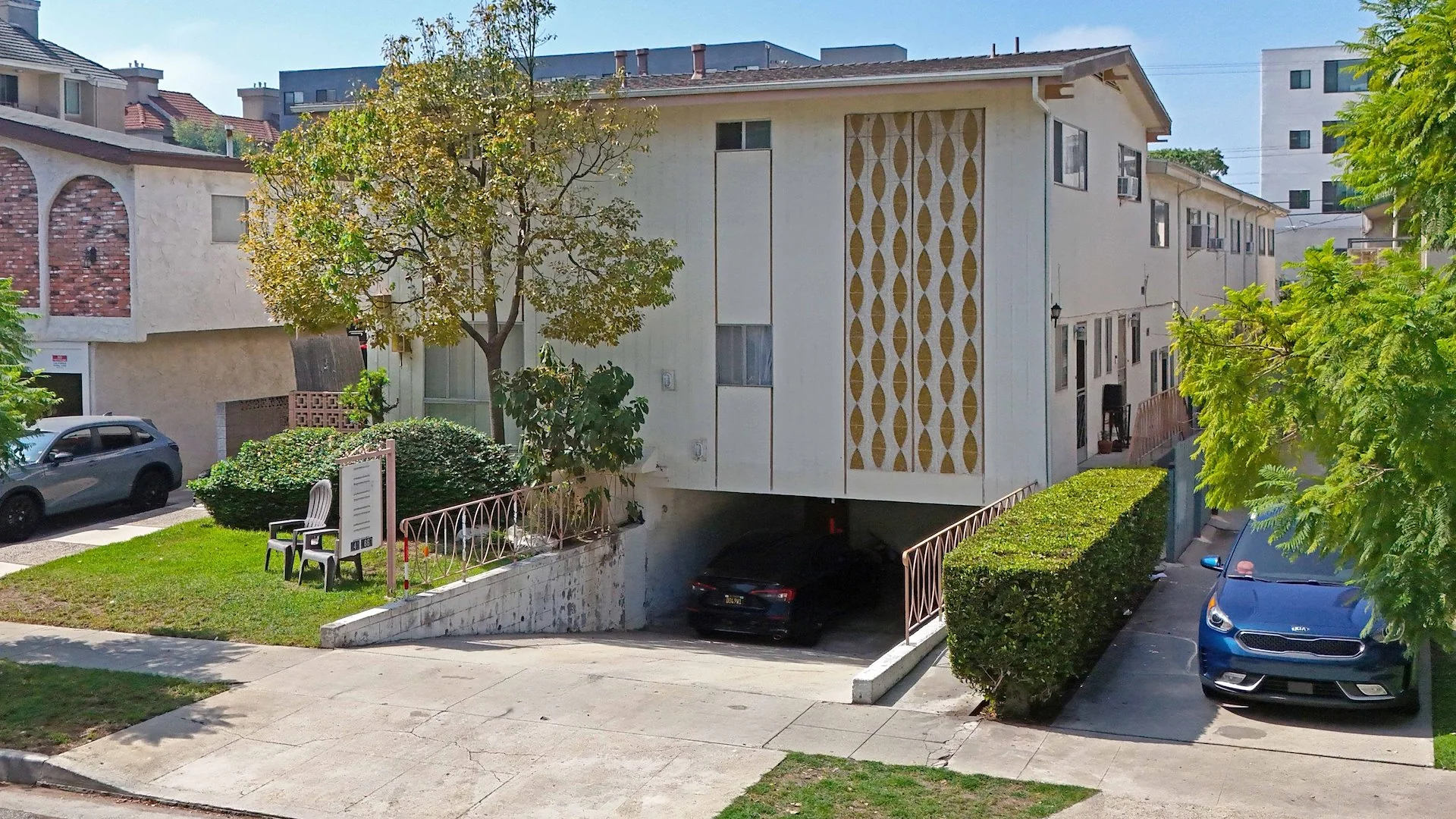 3743 Mentone Ave — Sale in Los Angeles, CA, photo 1 of 3