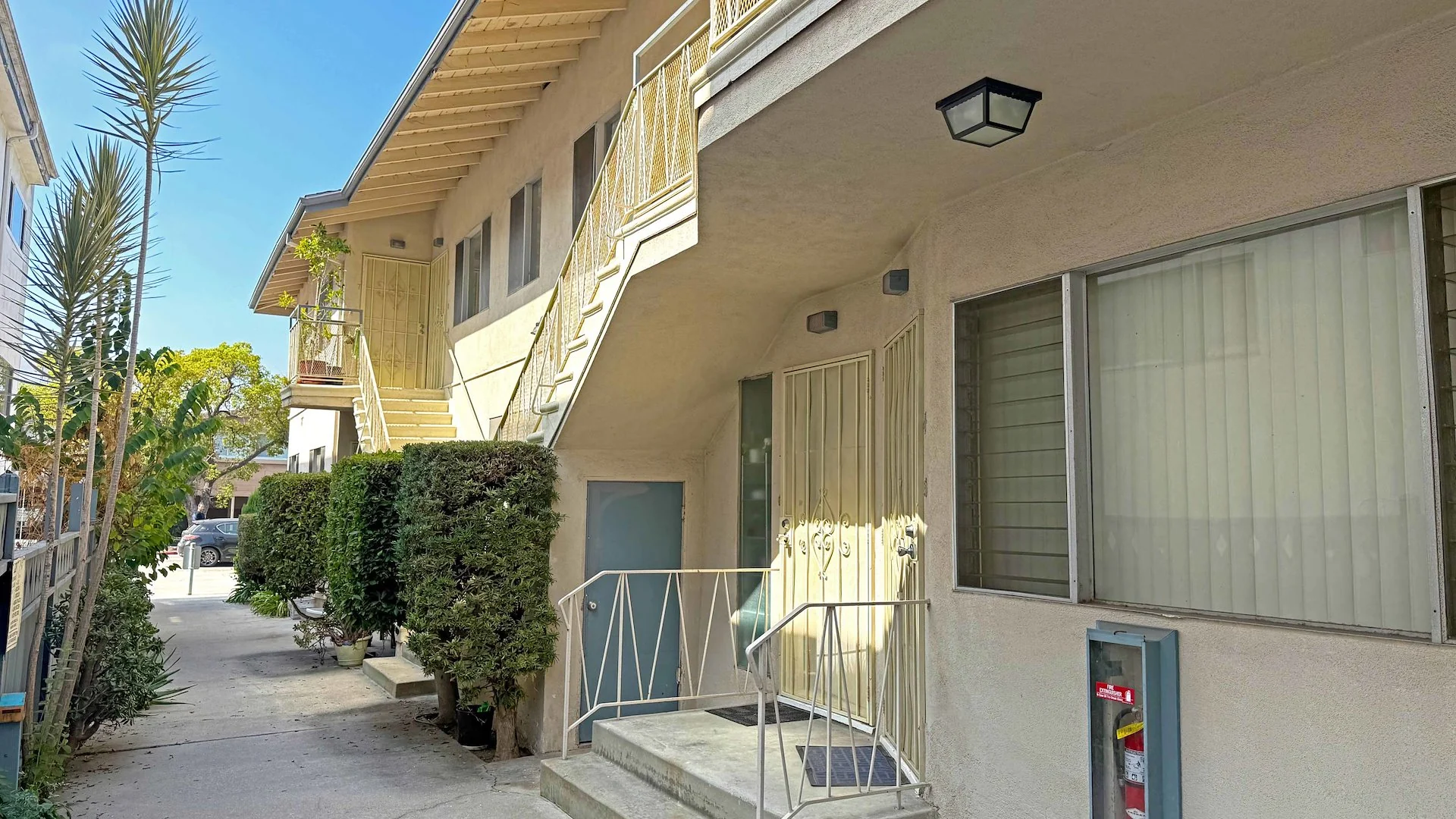 3726 Mentone Ave — Sale in Los Angeles, CA, photo 3 of 3