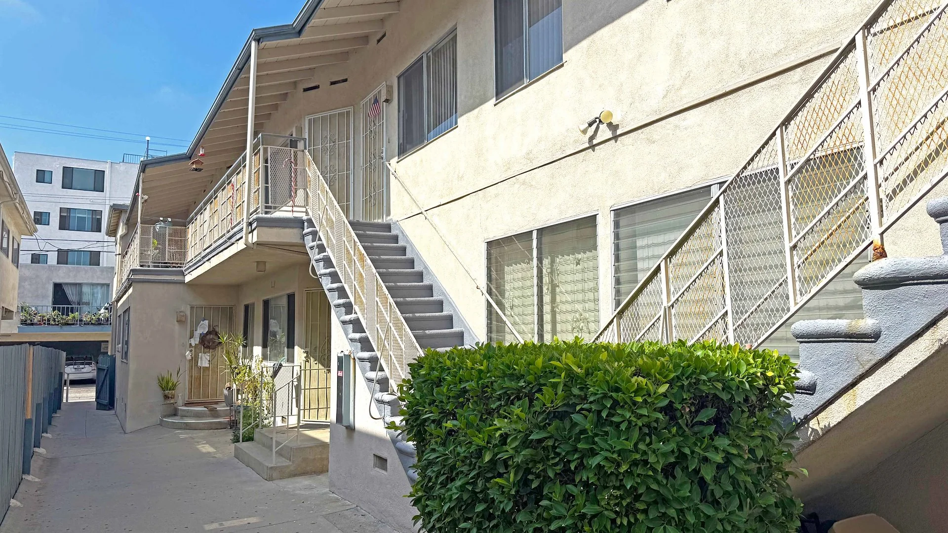 3739 Mentone Ave — Sale in Los Angeles, CA, photo 3 of 3