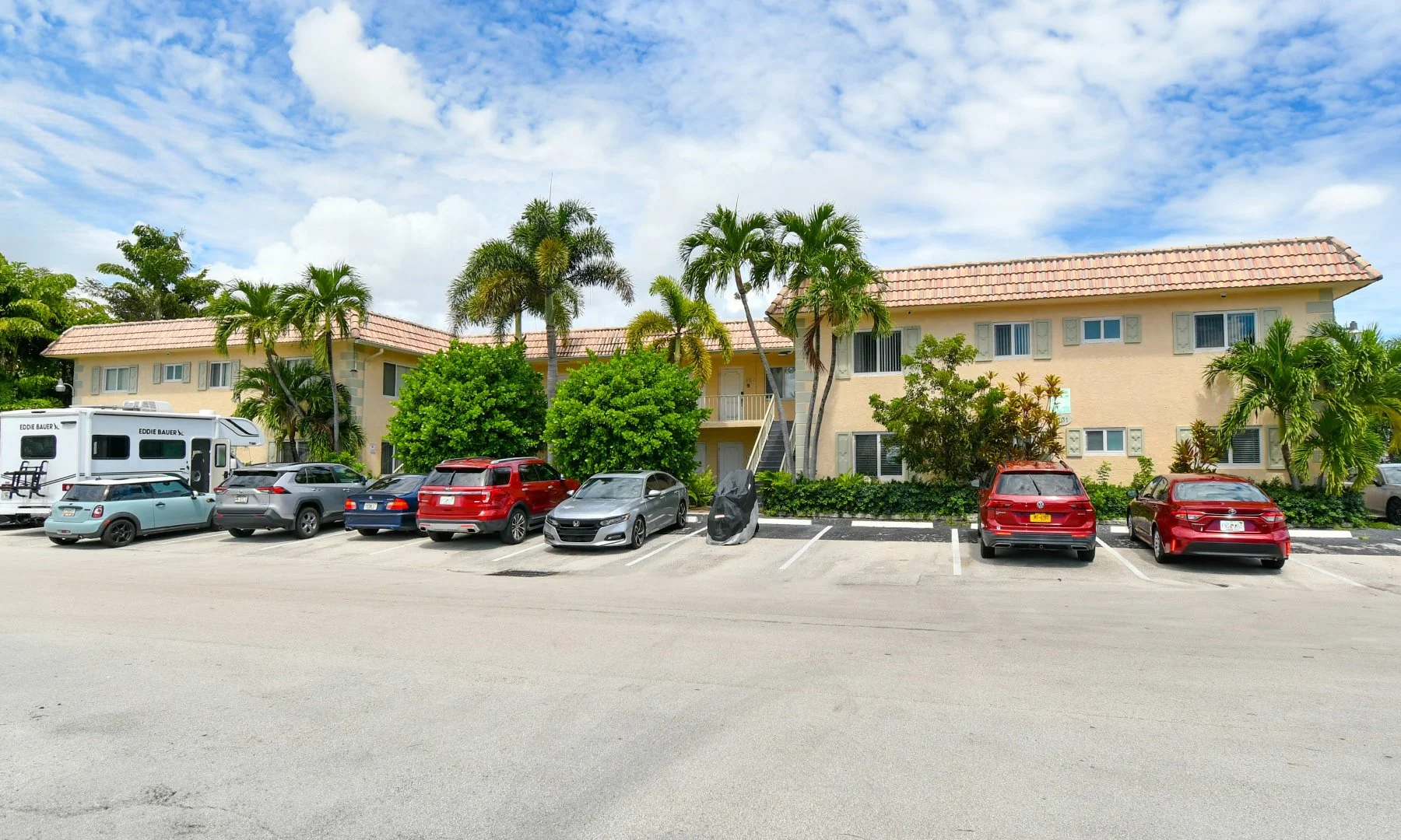 Coco Palms Apartments — Sale in Lighthouse Point, FL, photo 1 of 5