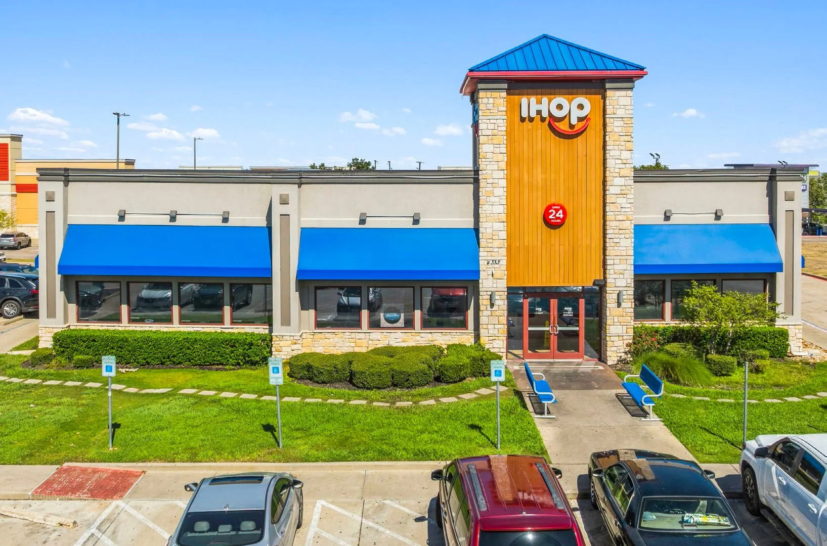 IHOP-94th Percentile (Placer AI)-Absolute Net(NNN) — Sale in Dallas, TX, photo 3 of 7