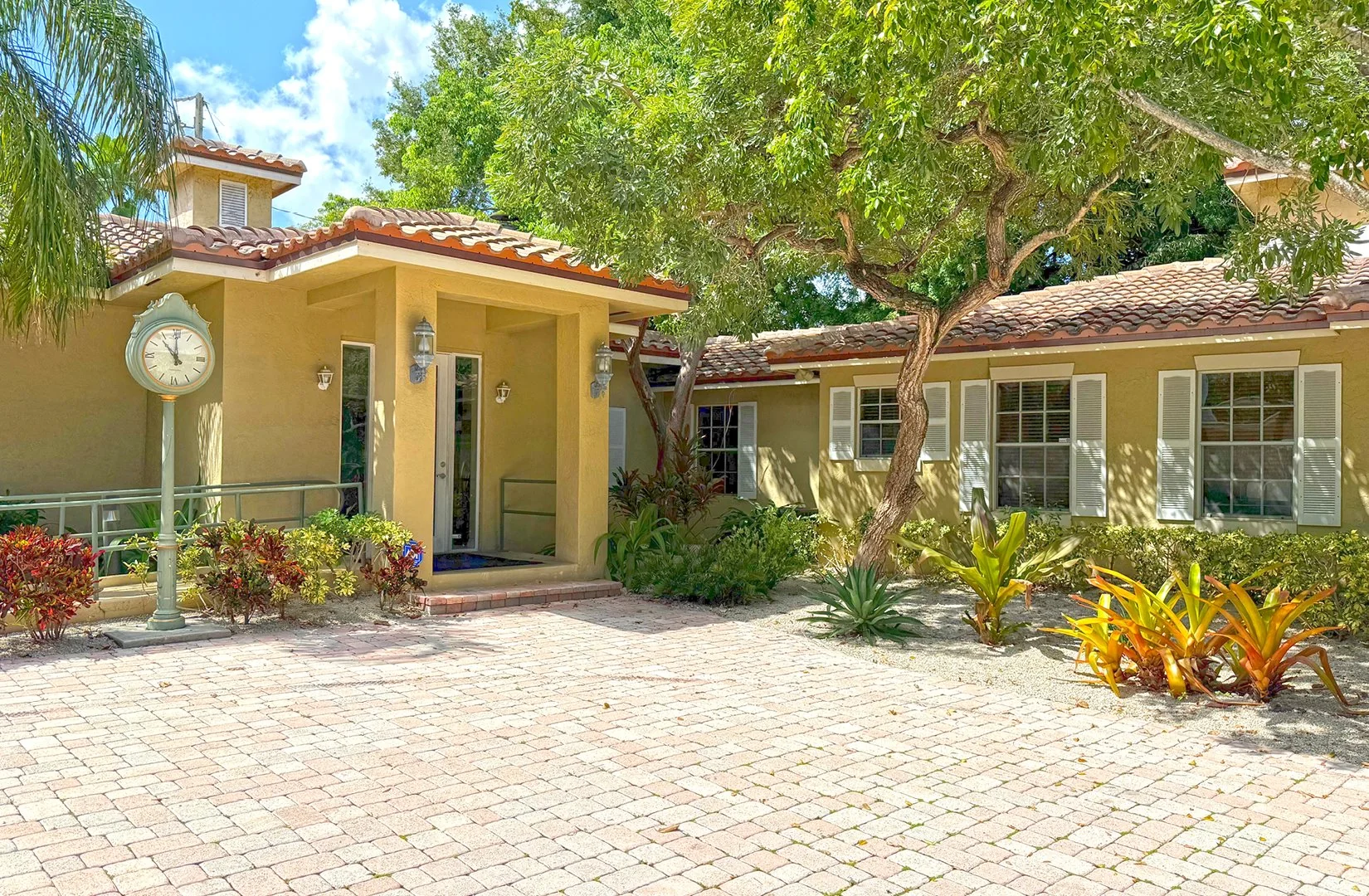 Fort Lauderdale Professional Building — Sale in Fort Lauderdale, FL, photo 3 of 6