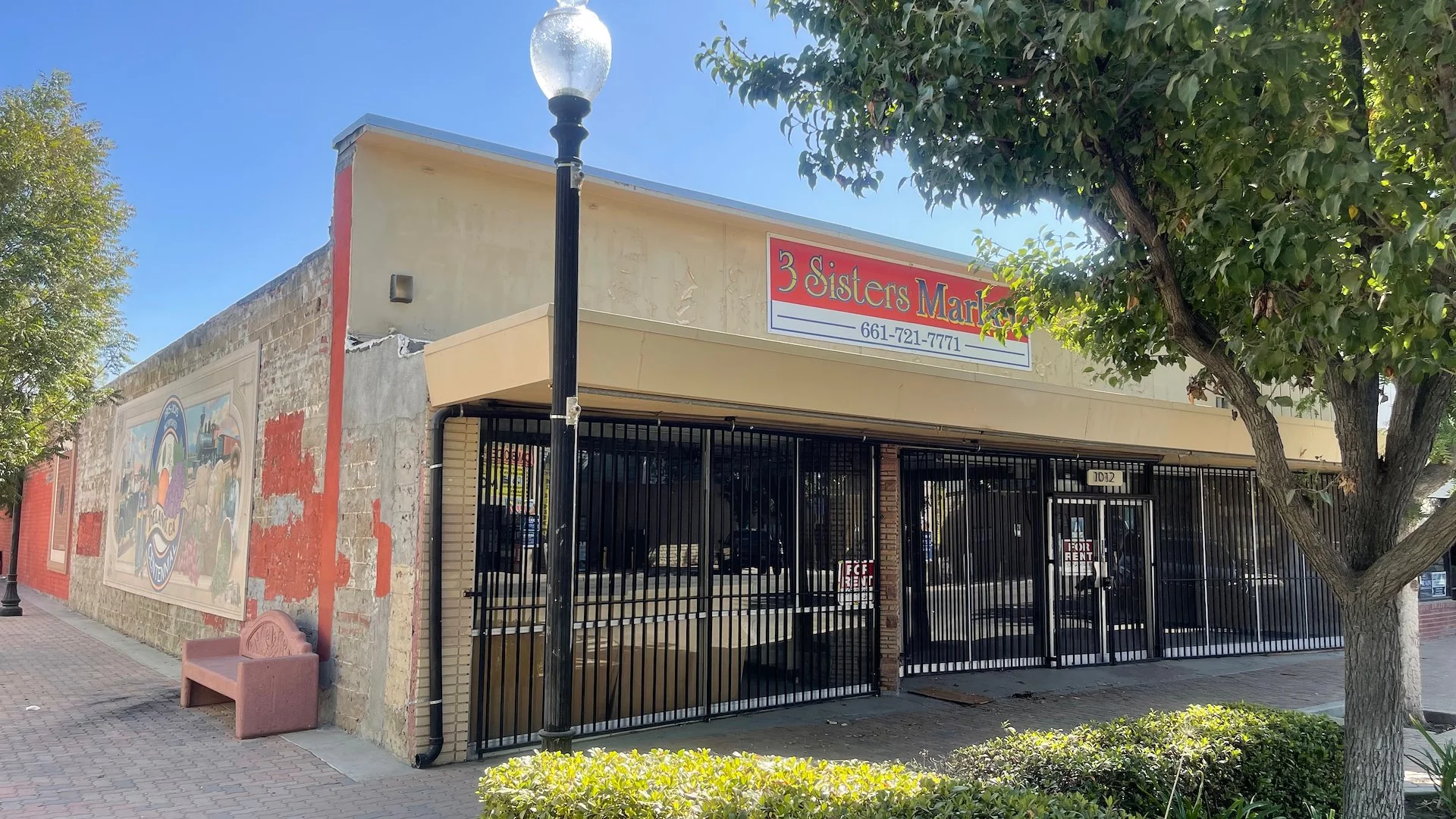 Delano Main St Storefront Retail — Sale in Delano, CA, photo 1 of 8