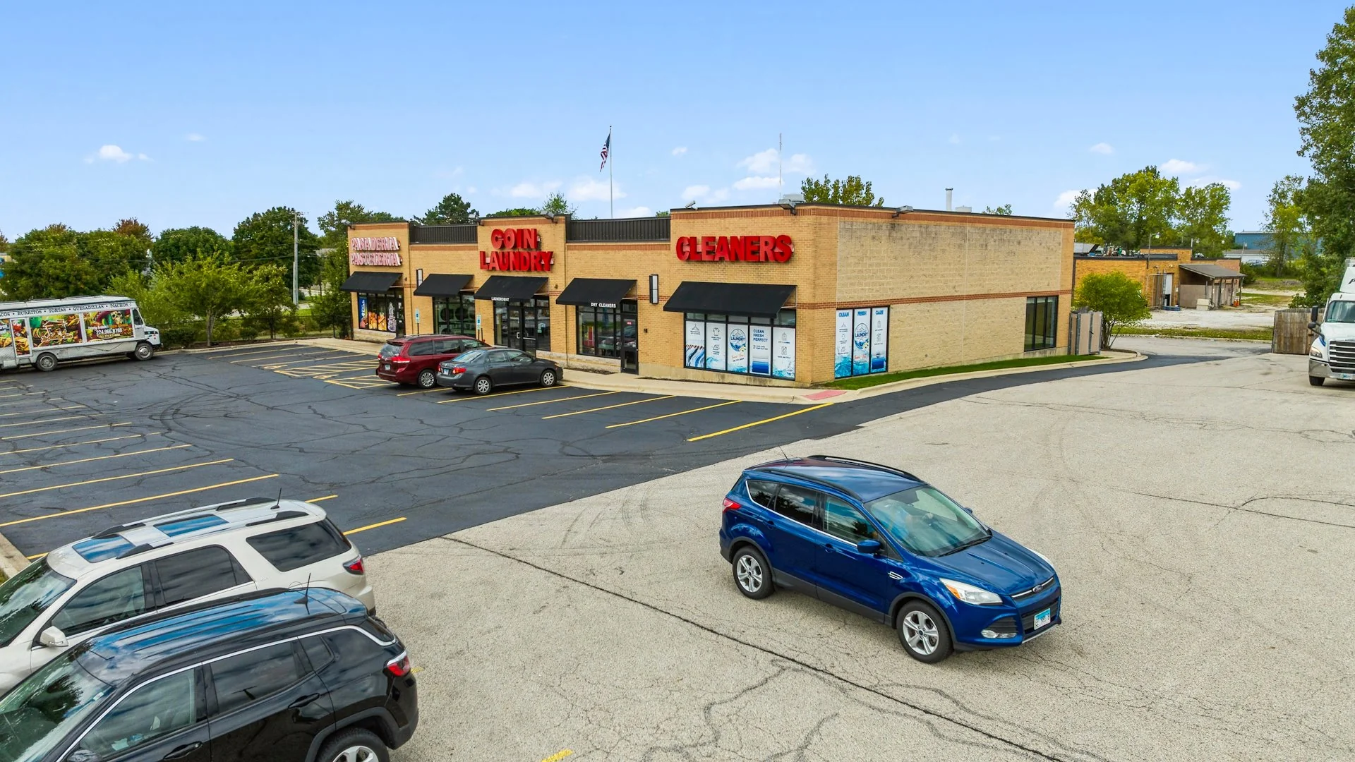 2-Unit Retail Center Shadow Anchored by ALDI — Sale in Round Lake Beach, IL, photo 1 of 6
