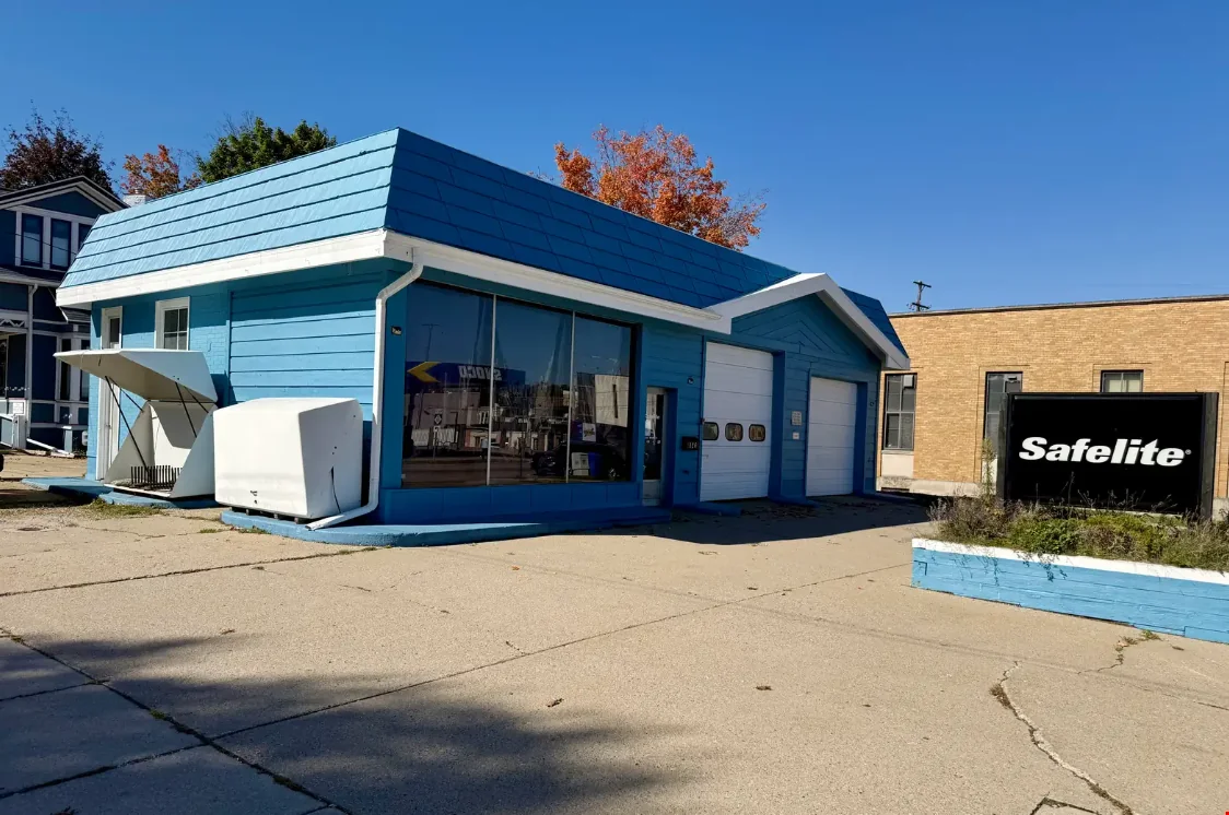 126 E Jefferson — Sale in Grand Ledge, MI, photo 3 of 8