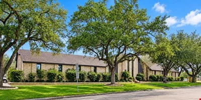 2095 W Main St. — Lease in League City, TX, photo 4 of 8