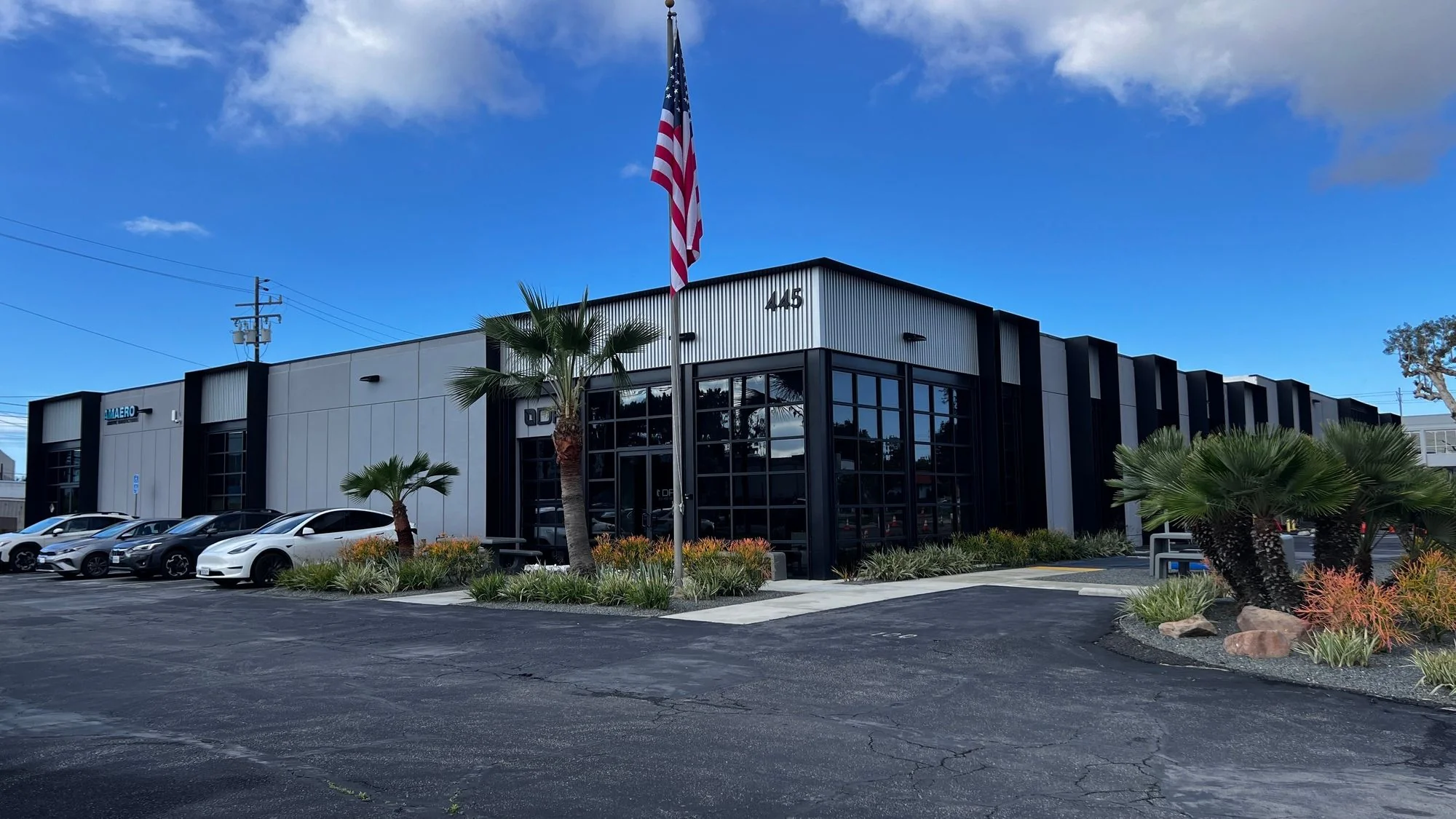 El Segundo Warehouse/Flex/R&D — Lease in El Segundo, CA, photo 1 of 2