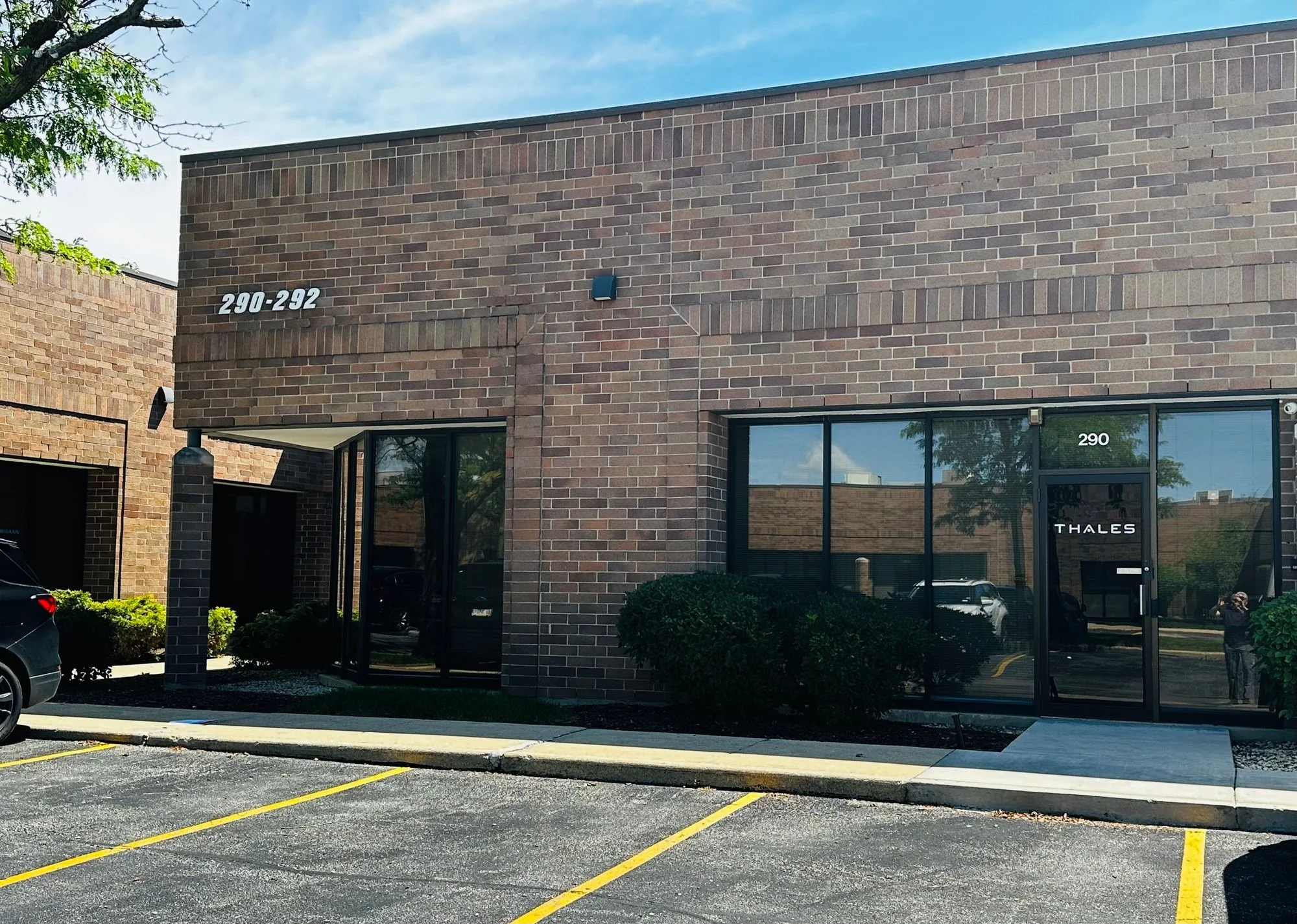Howard O'Hare Business Center — Lease in Des Plaines, IL, photo 1 of 8
