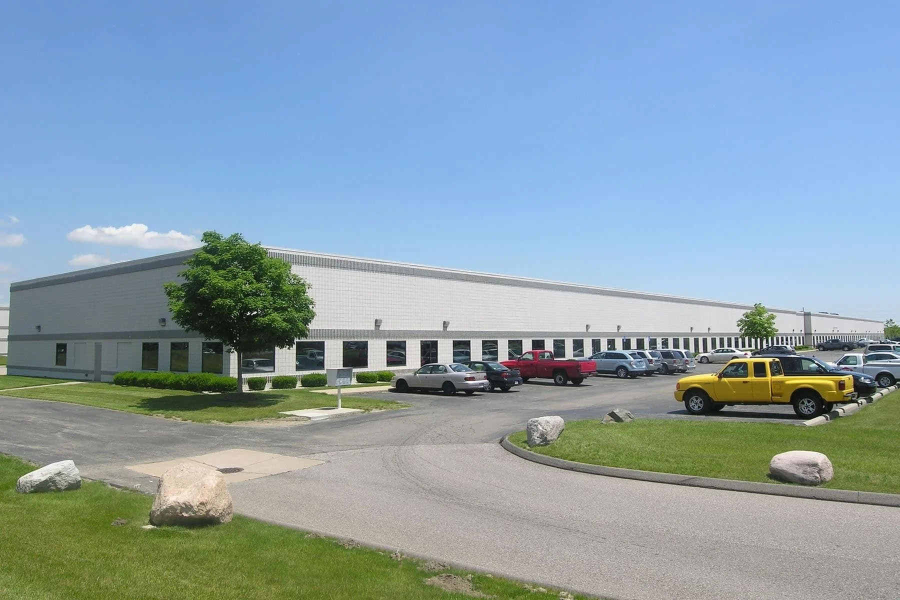 Metro Airport Center — Lease in Romulus, MI, photo 2 of 6