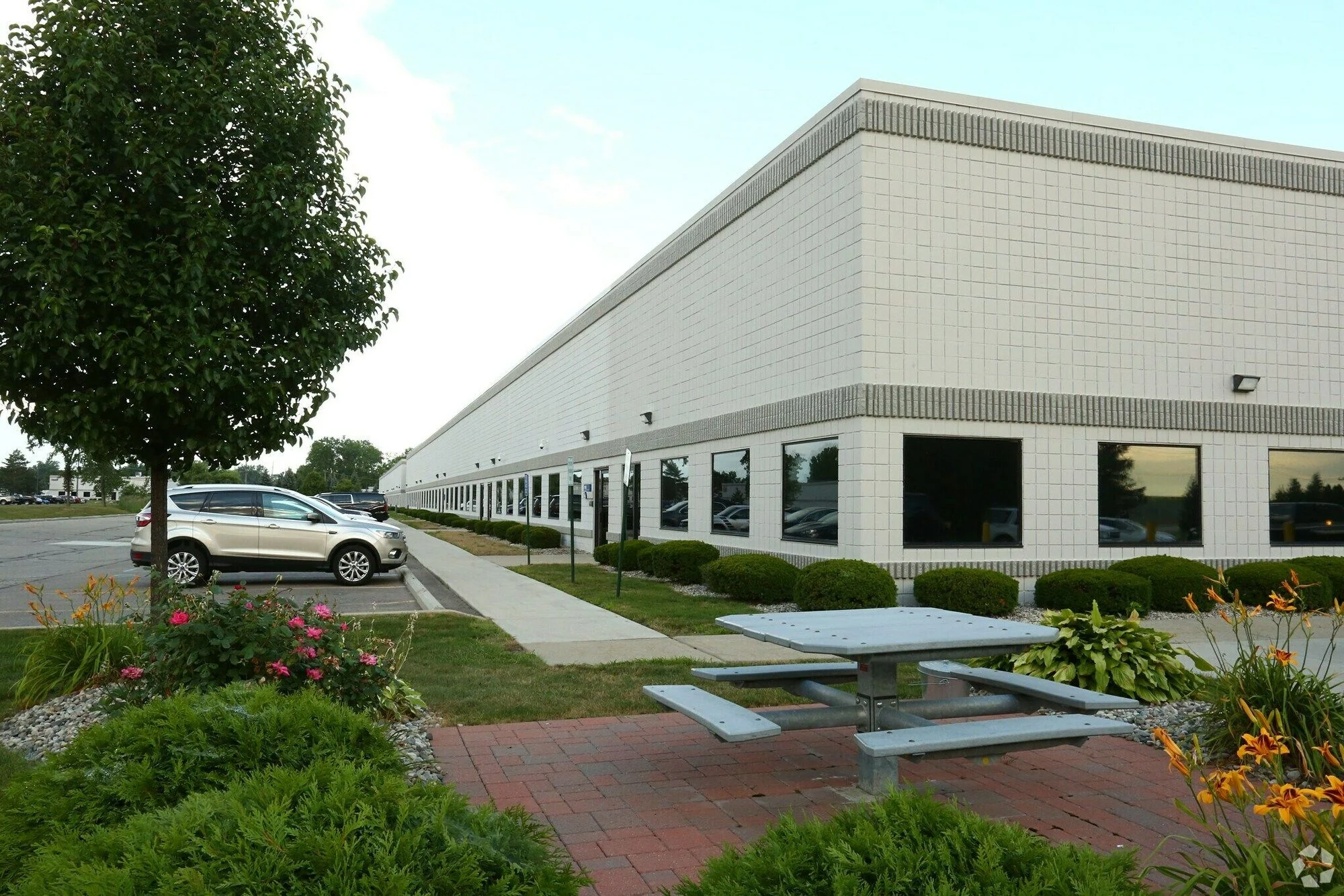 Metro Airport Center — Lease in Romulus, MI, photo 5 of 6