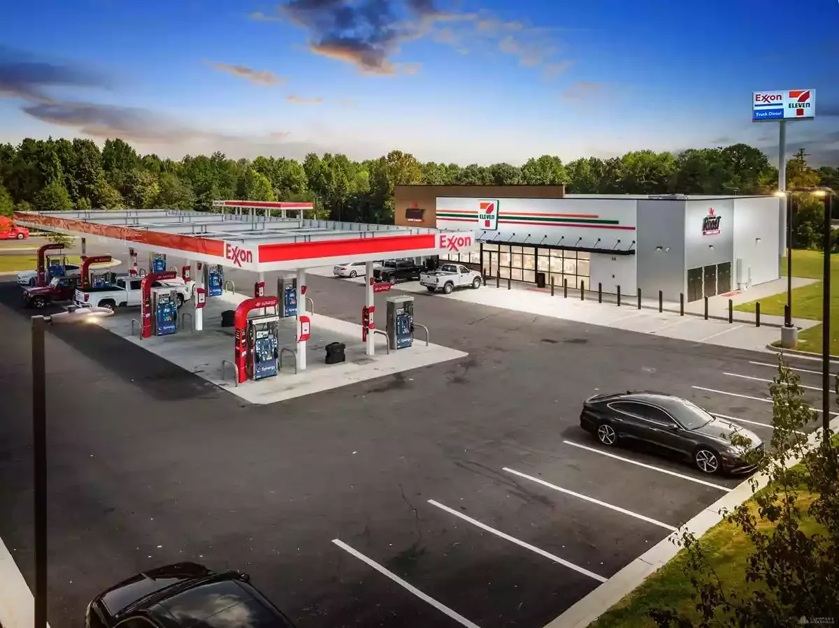 7 Eleven — Sale in Southington, CT, photo 2 of 5