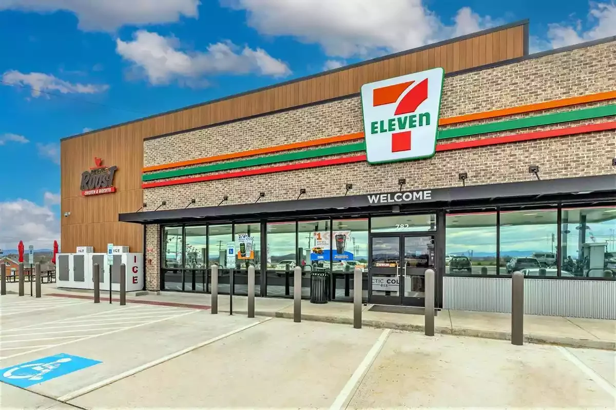 7 Eleven — Sale in Southington, CT, photo 3 of 5