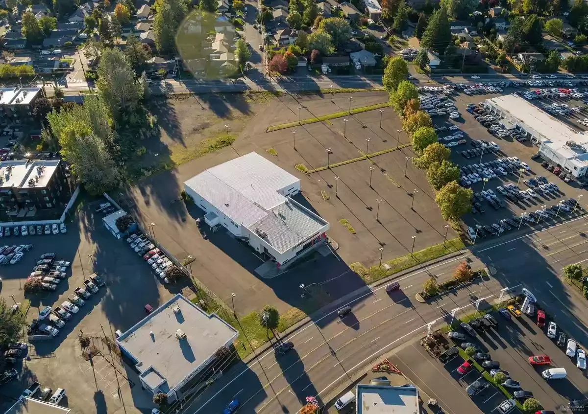 1990 East Powell Boulevard — Sale in Gresham, OR, photo 1 of 1