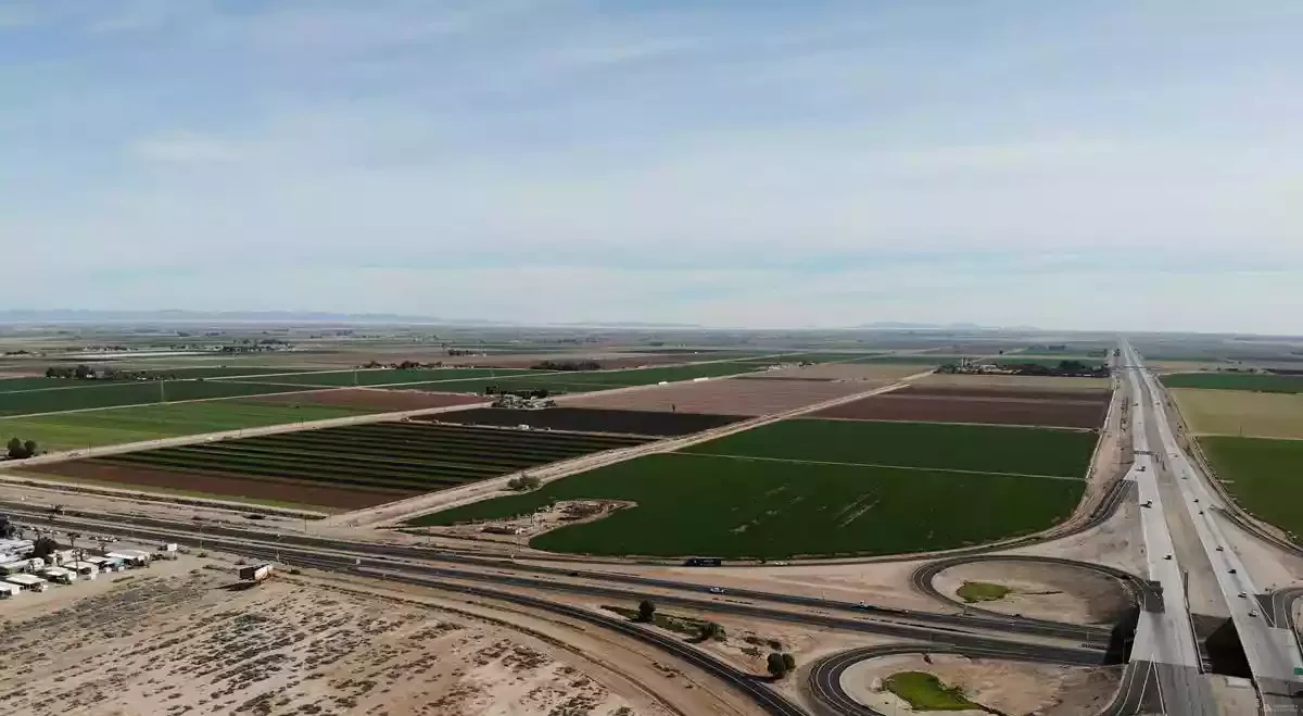 Hwy. 8 & Hwy. 111 Commercial Development — Sale in El Centro, CA, photo 1 of 2