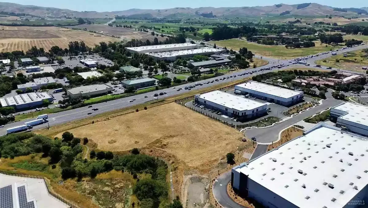 Lot 1- Gateway Road East
