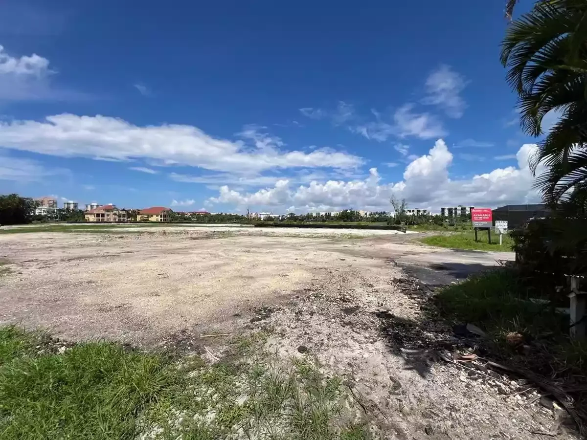 7760 Buccaneer Dr — Sale in Fort Myers, FL, photo 2 of 3