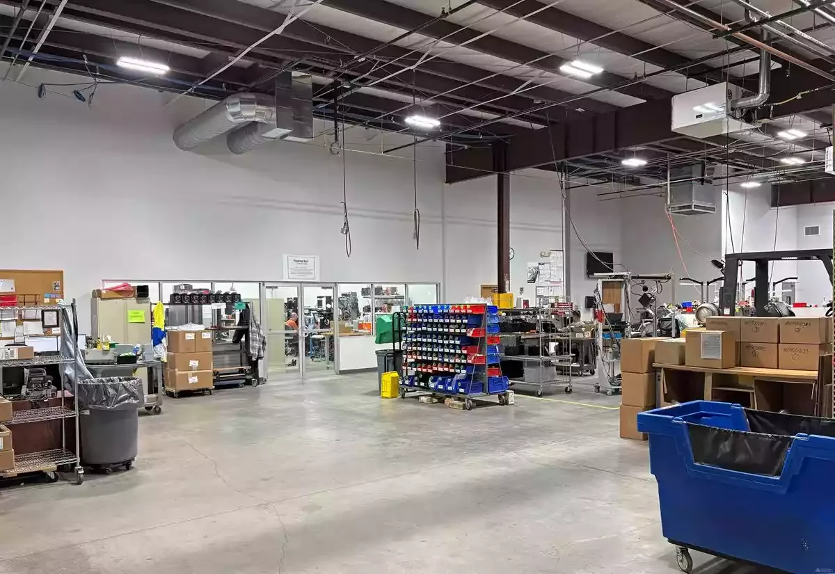 Centerpoint Business Park Bldg 1 — Sale in Independence, MO, photo 1 of 5