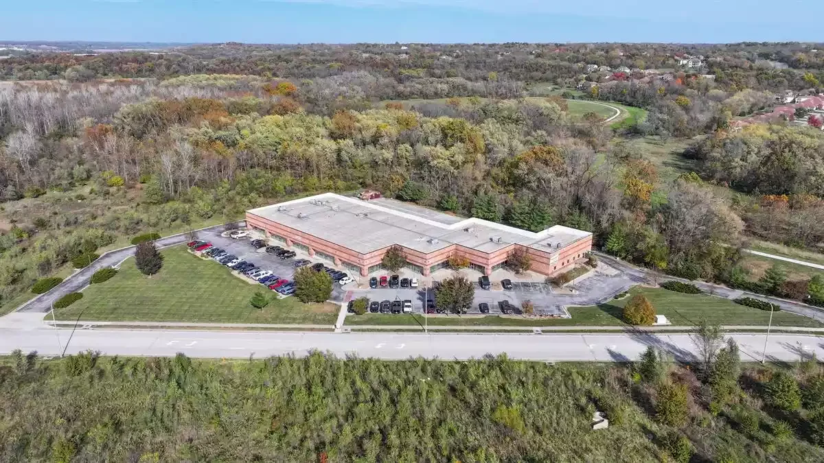 Centerpoint Business Park Bldg 1 — Sale in Independence, MO, photo 2 of 5