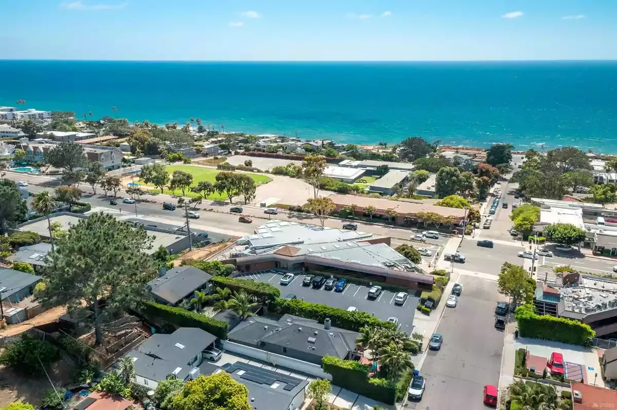 853 Camino del Mar — Sale in San Diego, CA, photo 2 of 3
