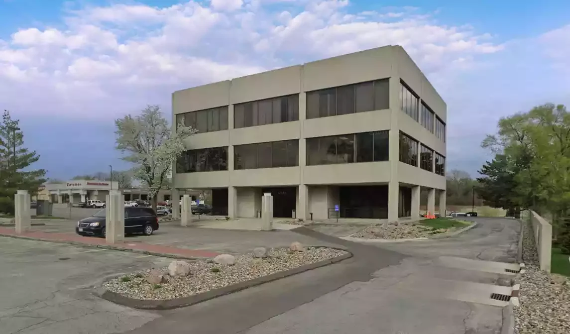 Office For Sale/Leaseback | 4515 Fleur Dr, Des Moines, IA
