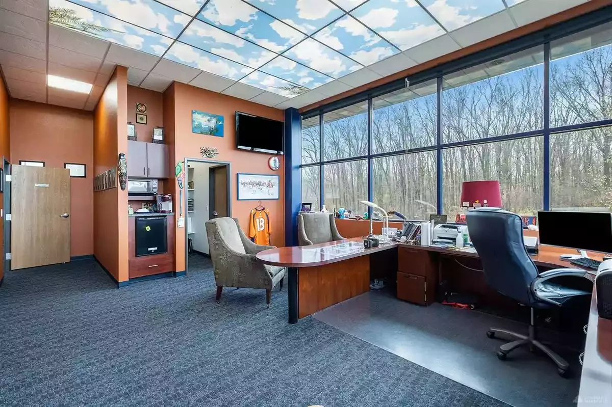 2021 Wellworth - photo 2 - Jackson, MI