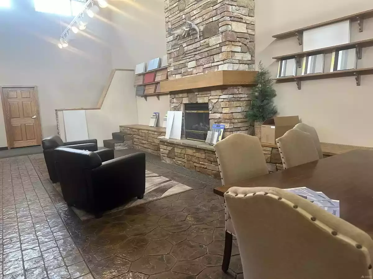 9020 West 35W Service Drive Northeast — Sale in Blaine, MN, photo 2 of 4