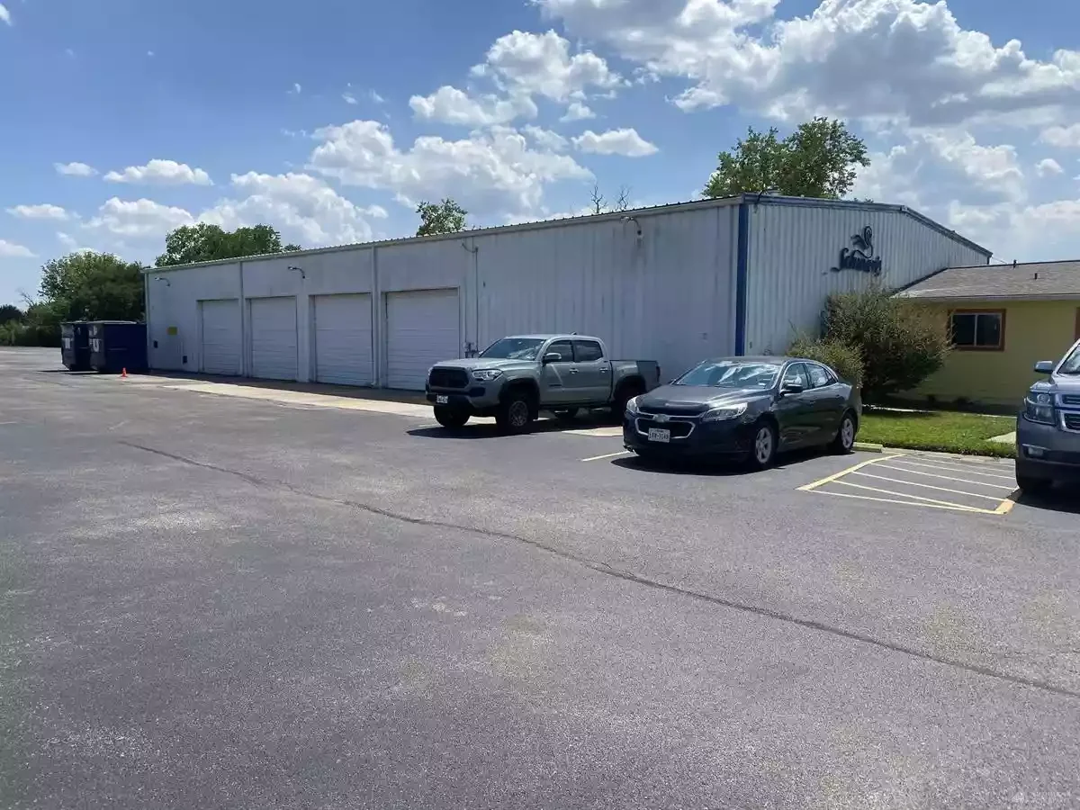 Industrial Property For Sale — Sale in Alvin, TX, photo 1 of 1