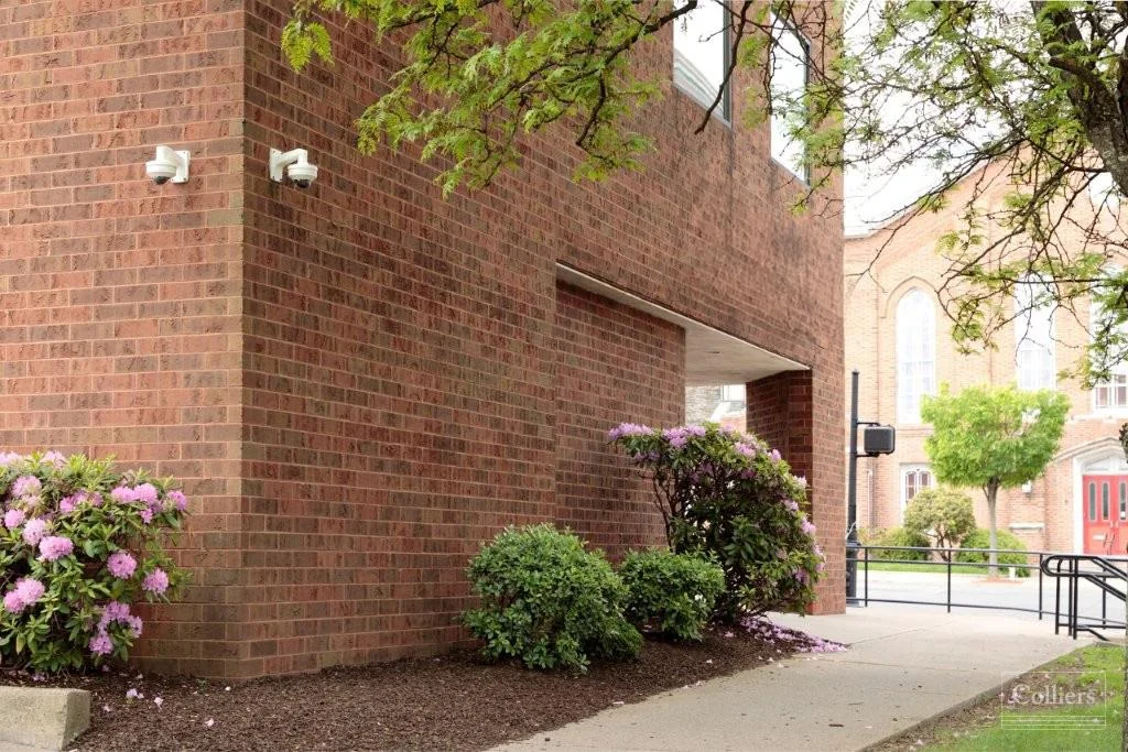 Vacant Class A Office with Drive-Thru & Off-Street… — Sale in Hazleton, PA, photo 6 of 8