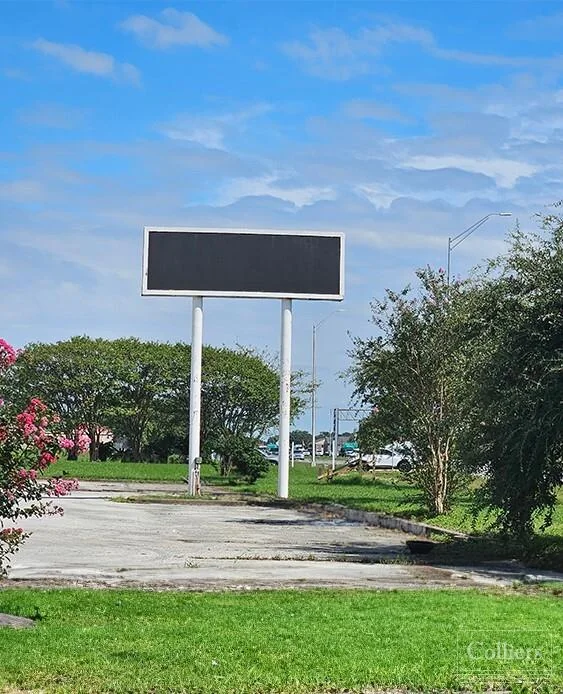 Under Contract I Freestanding Building — Sale in Texas City, TX, photo 3 of 4