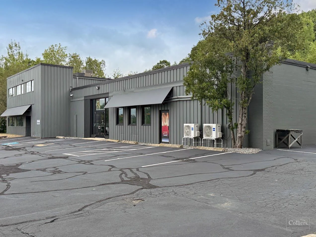 Specialty Retail/Commercial Building — Sale in Hooksett, NH, photo 1 of 8
