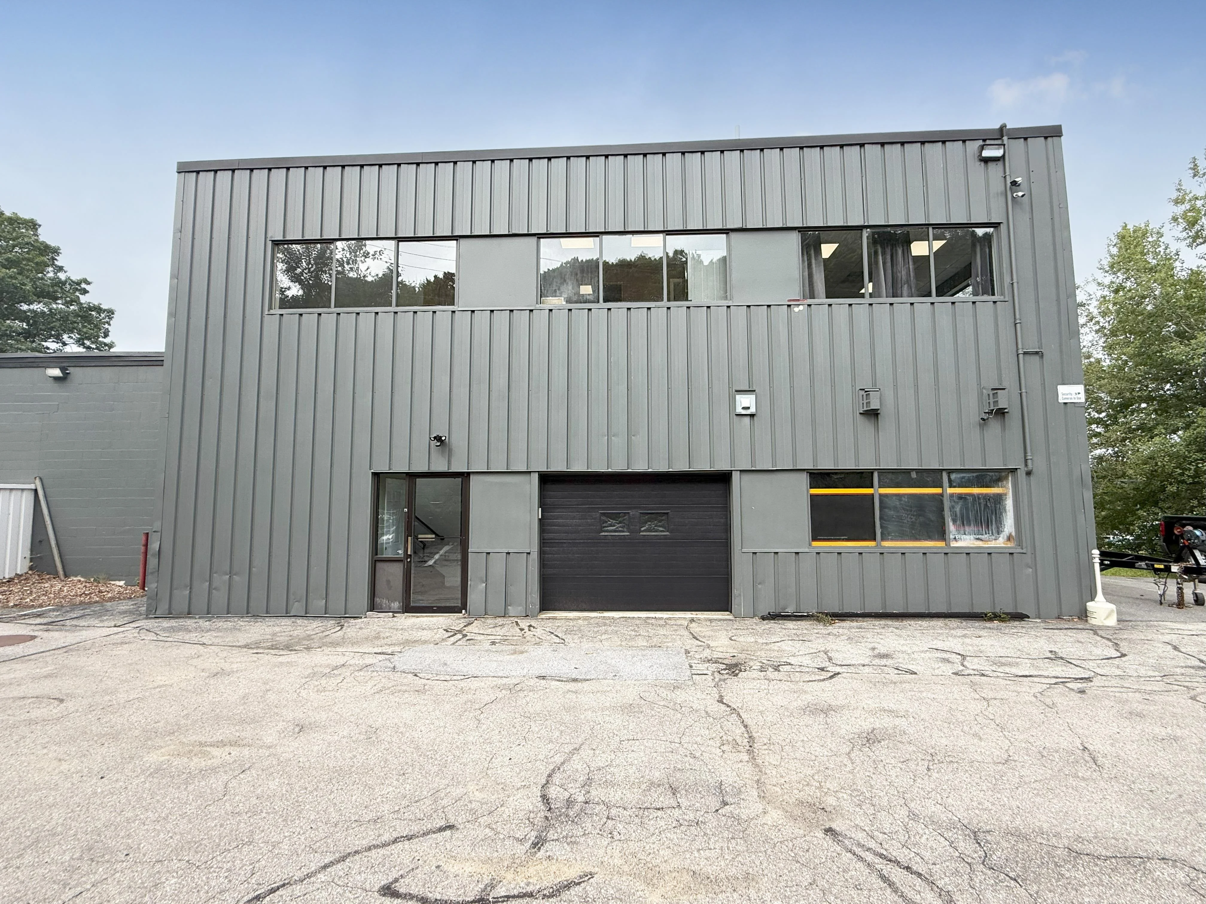 Specialty Retail/Commercial Building — Sale in Hooksett, NH, photo 2 of 8