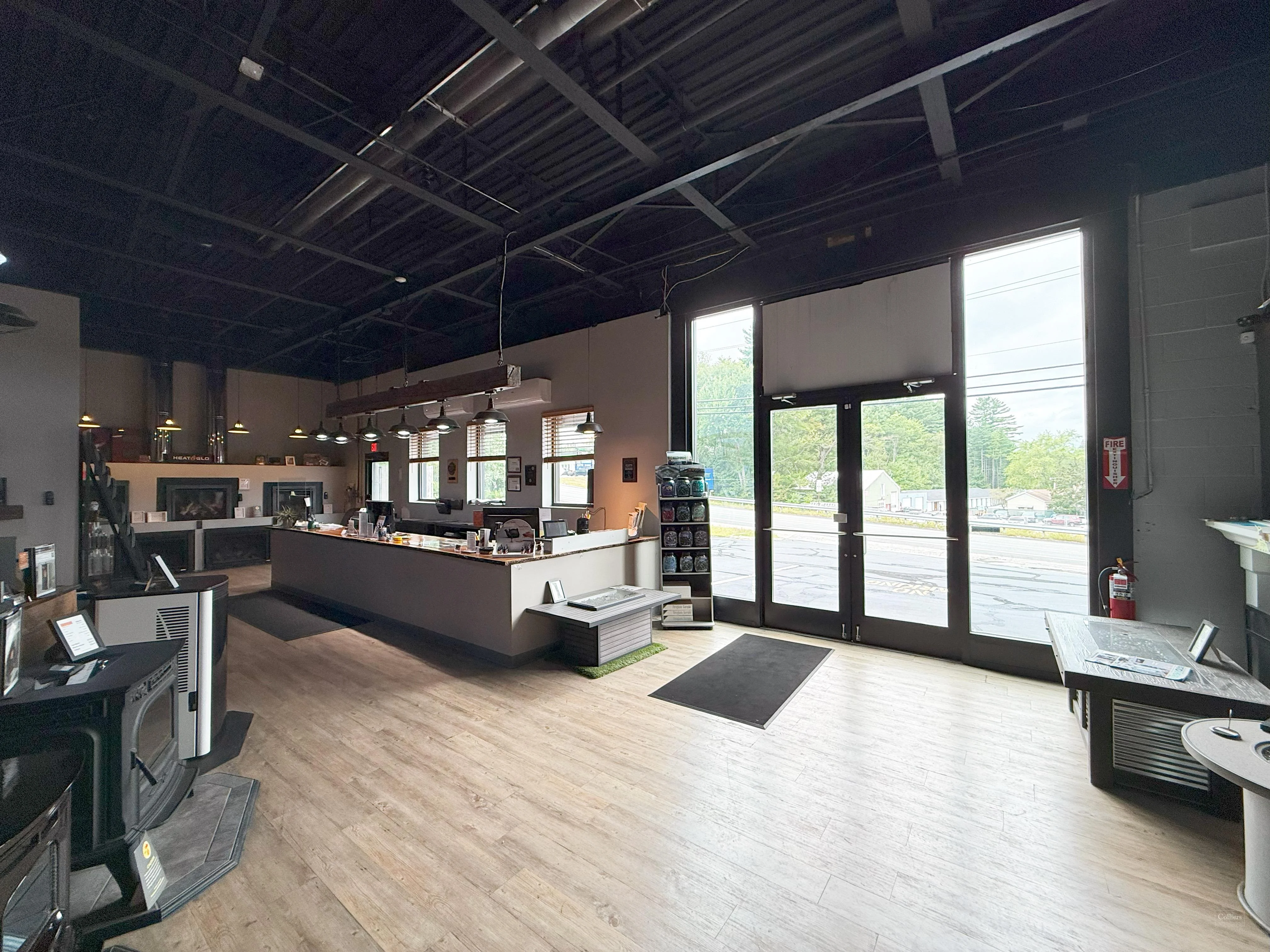 Specialty Retail/Commercial Building — Sale in Hooksett, NH, photo 4 of 8