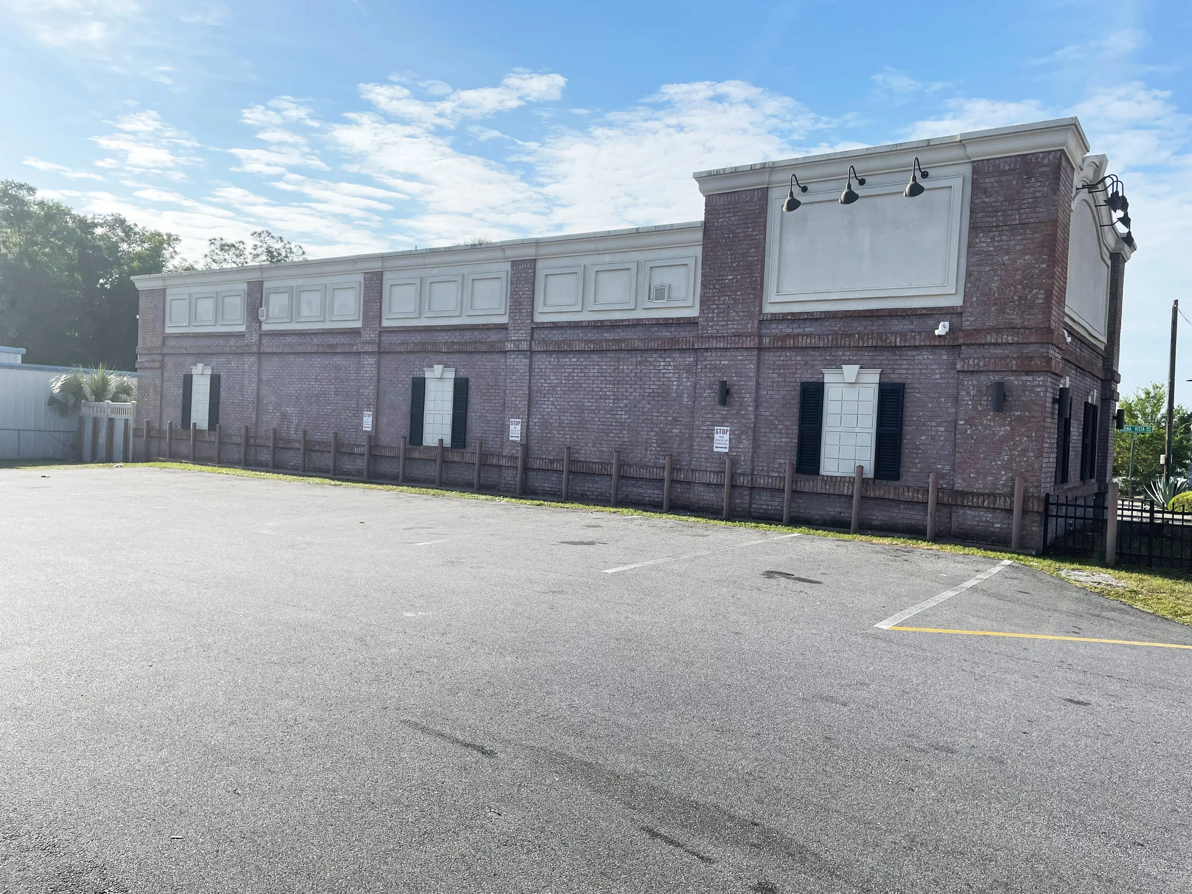 Office Building For Sale — Sale in Leesburg, FL, photo 2 of 5