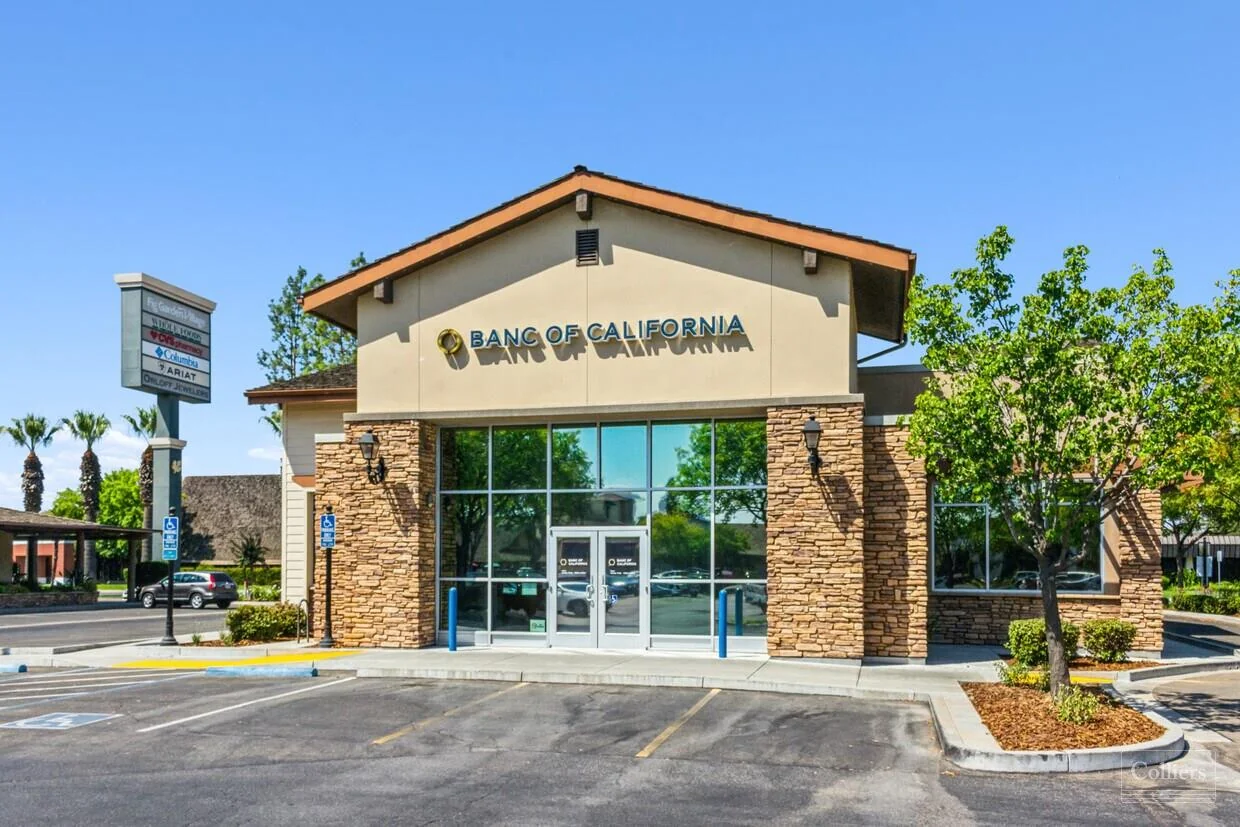 Banc of California - Fig Garden Village — Sale in Fresno, CA, photo 2 of 8