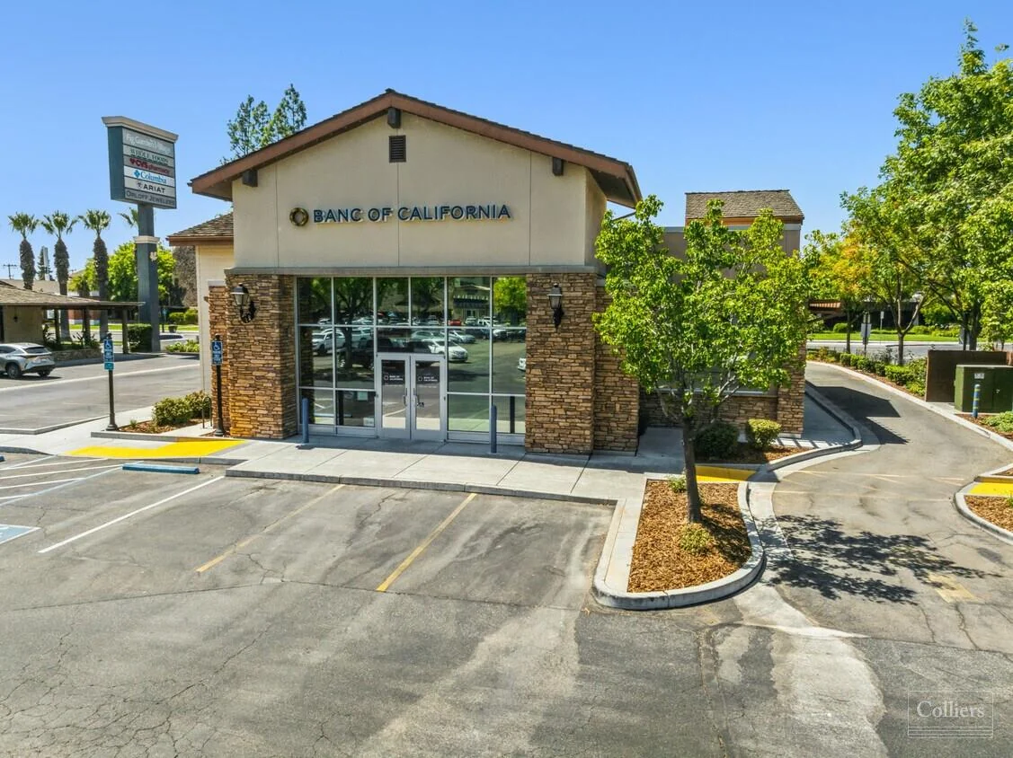 Banc of California - Fig Garden Village — Sale in Fresno, CA, photo 4 of 8