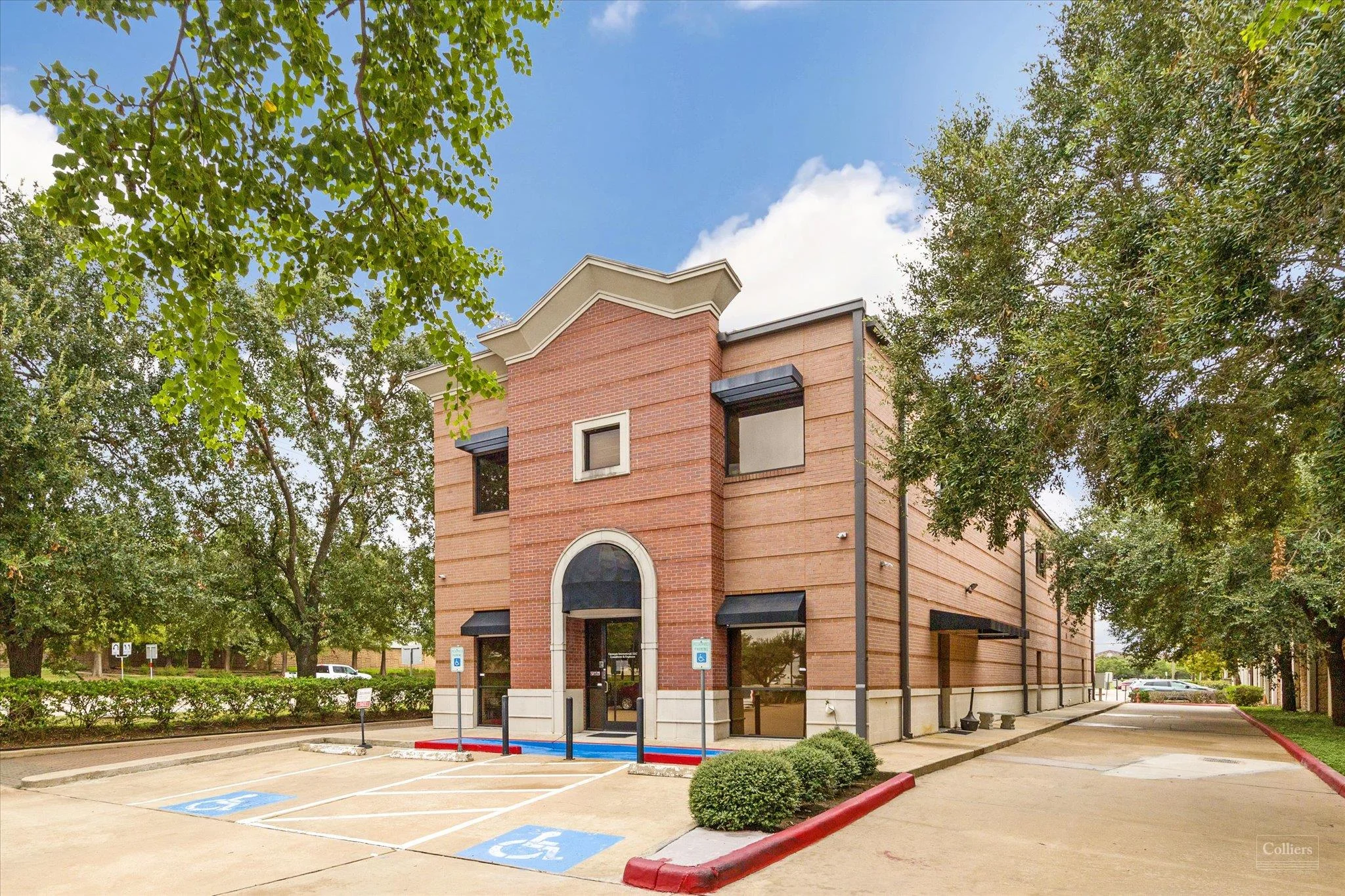 For Sale I Investment Opportunity 10,863 SF Building — Sale in Sugar Land, TX, photo 2 of 8