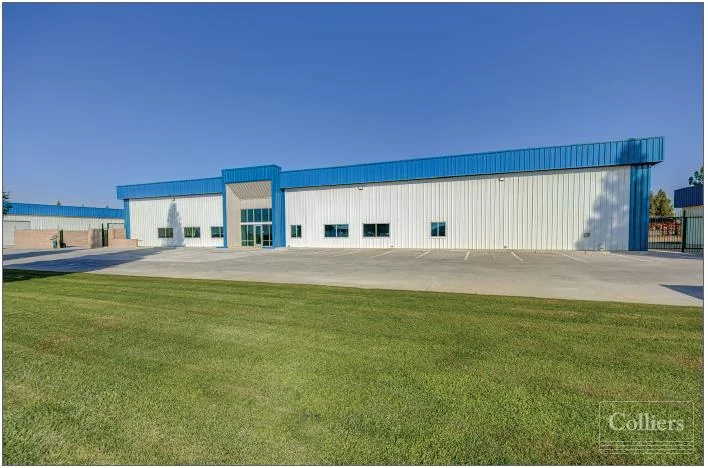 Two (2) Office/Warehouse Buildings on +/- 2.77 Acres — Sale in Bakersfield, CA, photo 2 of 8