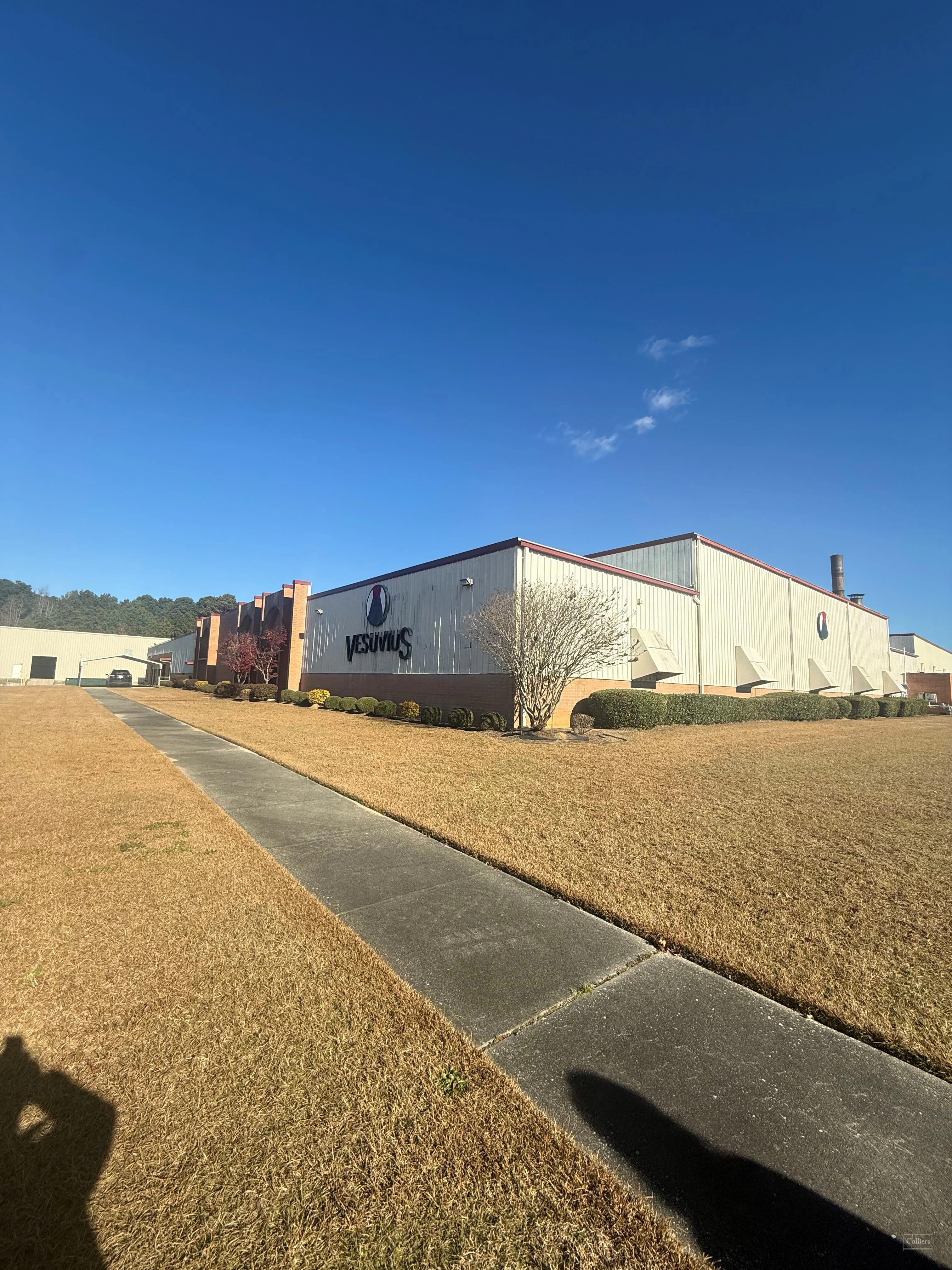102,207 SF Industrial Building | 32.20 AC | Dillon, SC — Sale in Dillon, SC, photo 1 of 7