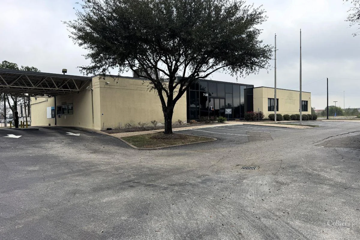 For Sale I 8,462 SF Building on 1.26 Acre Lot