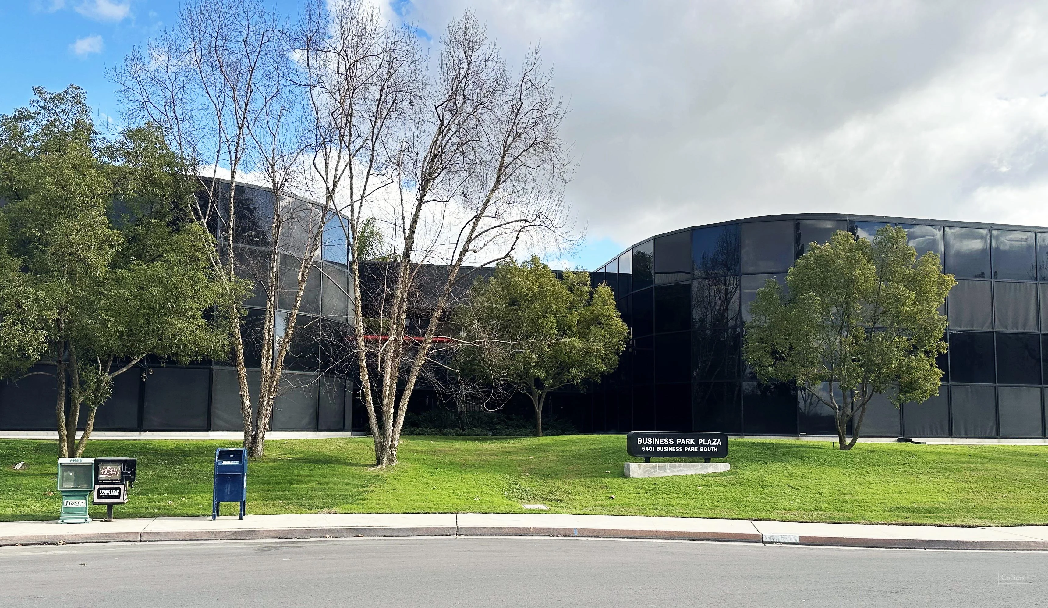 Two Professional Office Condos in Business Park Plaza — Sale in Bakersfield, CA, photo 1 of 8