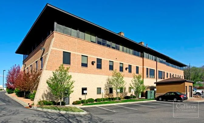 4820 77th St W — Sale in Edina, MN, photo 6 of 8